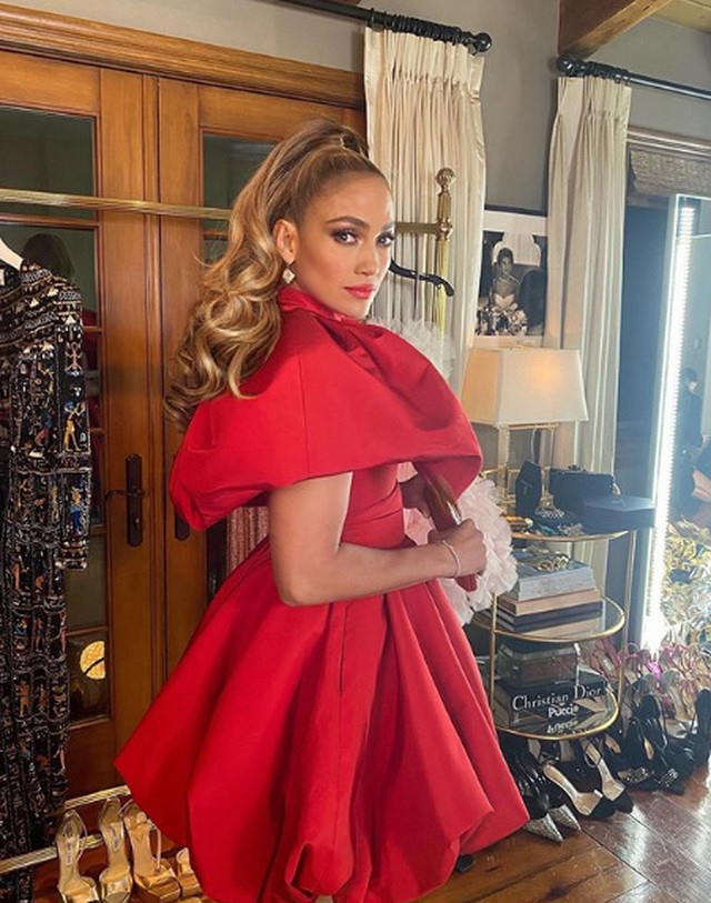 Jennifer Lopez 51 tuổi mặc áo tắm hở bạo ảnh 9