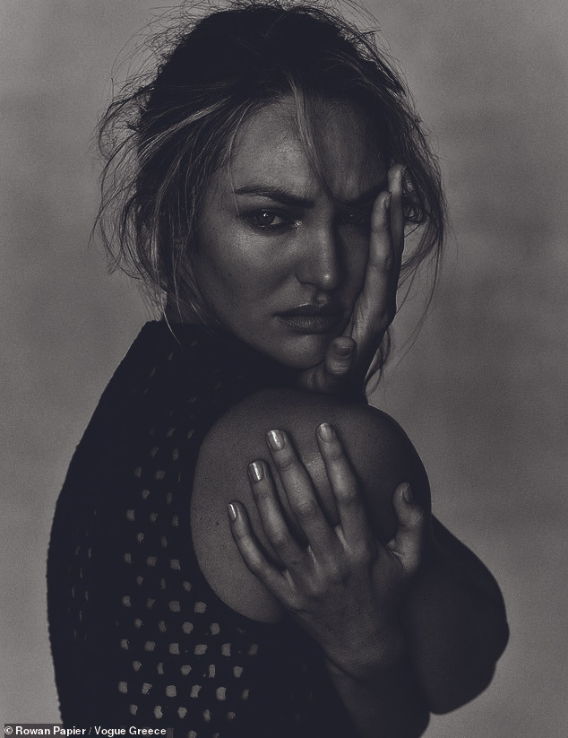 Irina Shayk cùng dàn mẫu quyến rũ hút hồn trên Vogue Hy Lạp ảnh 5