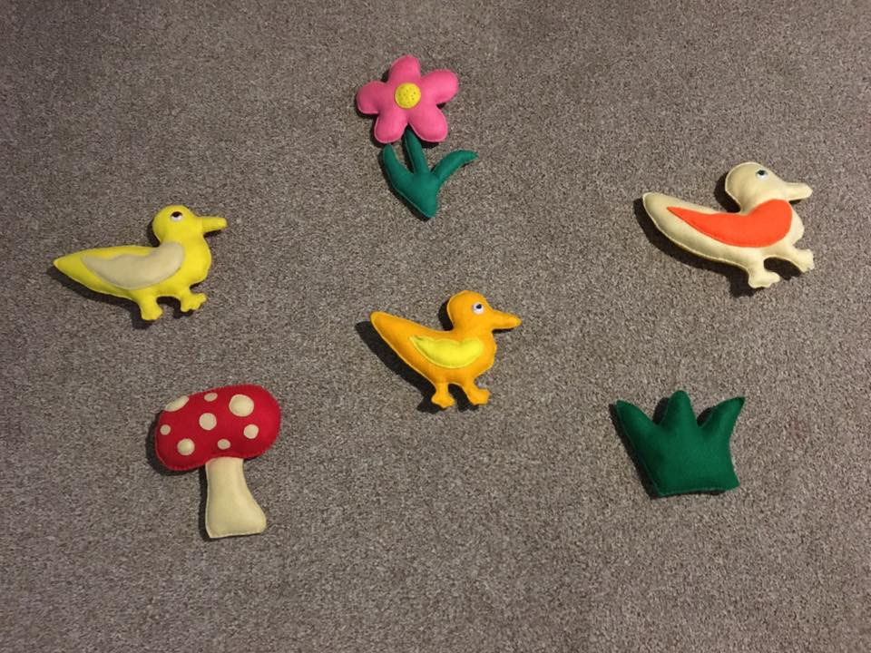 Mẹ Việt ở Anh làm 'thế giới đồ chơi handmade' sinh động cho con ảnh 11