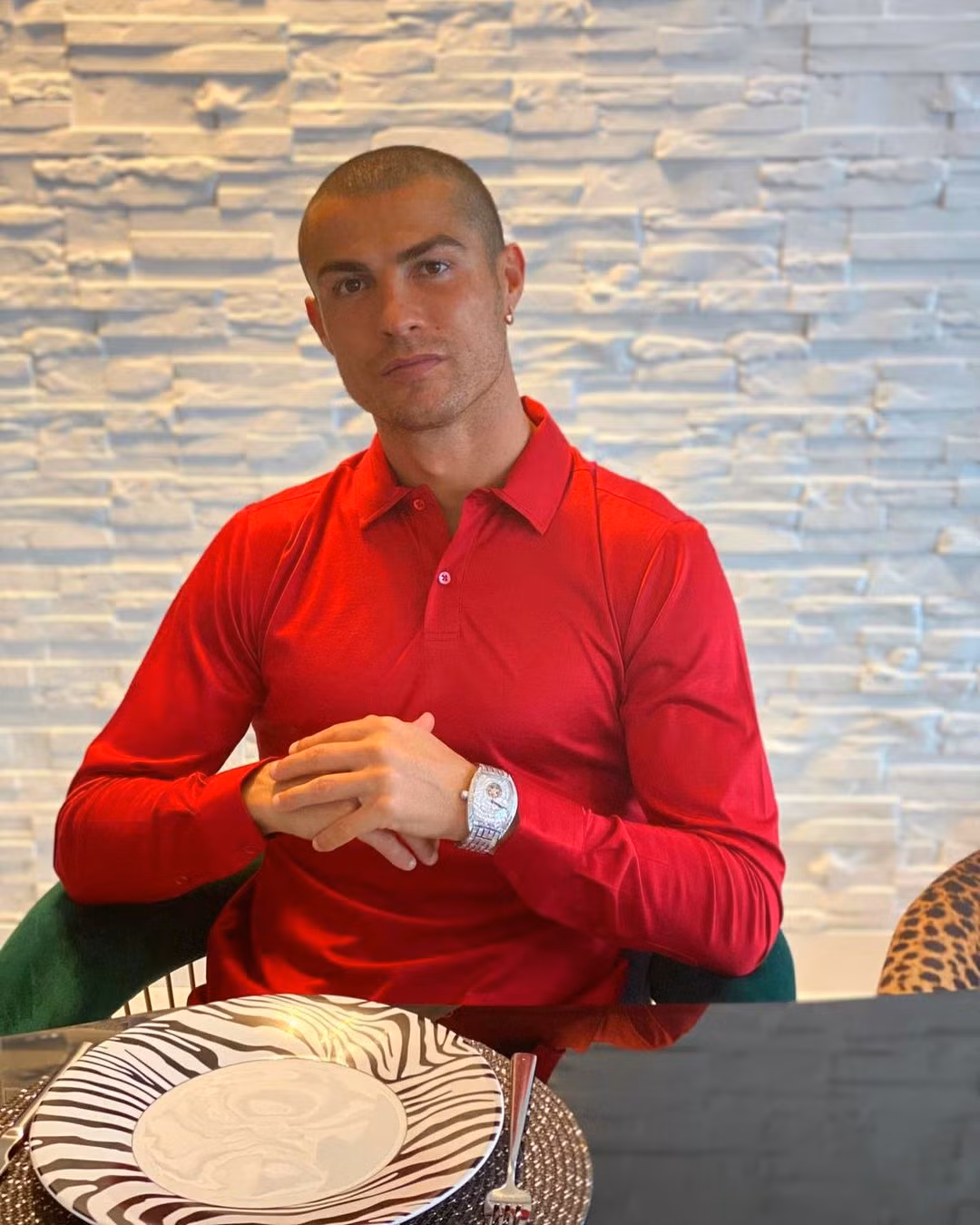 Nhan sắc 'gái một con' nóng bỏng của bạn gái Ronaldo ảnh 9