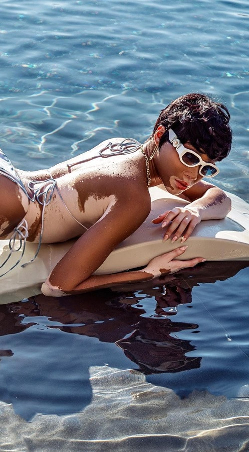 Winnie Harlow quyến rũ hút hồn giữa biển tuyệt đẹp ở Jamaica ảnh 9