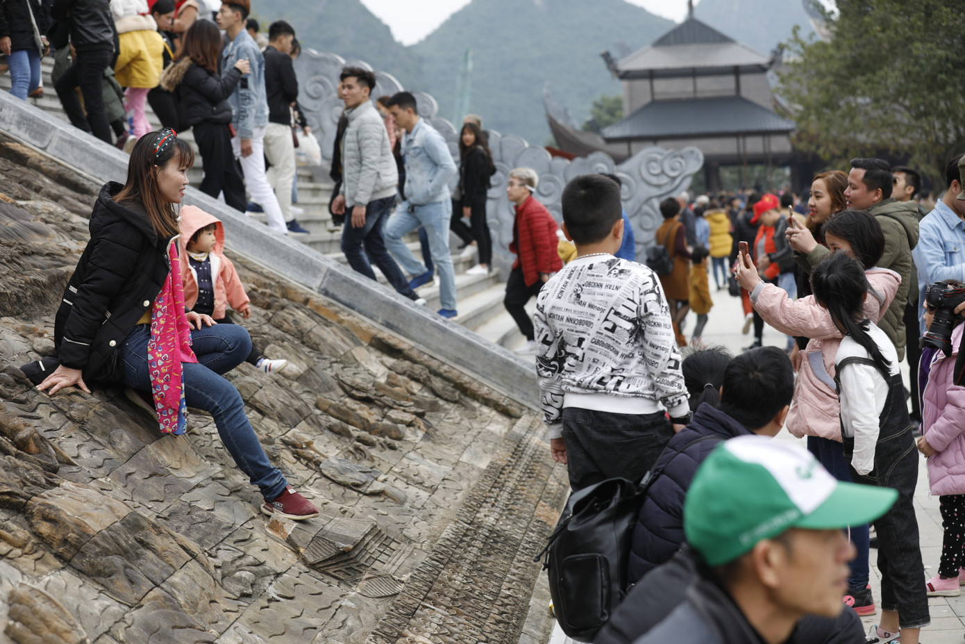 Du khách nườm nượp về chùa Tam Chúc du xuân Canh tý 2020 ảnh 2