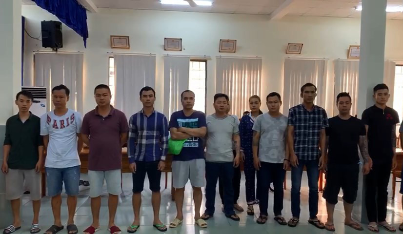 Phá sòng bạc ‘khủng’ ở Sài Gòn, thu nhiều súng đạn ảnh 1