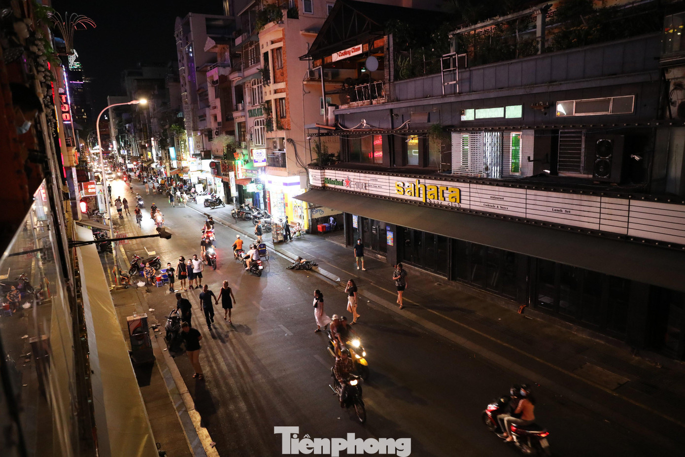 'Phố Tây' nhộn nhịp nhất Sài Gòn vắng hoe sau lệnh đóng cửa quán bar, vũ trường ảnh 5