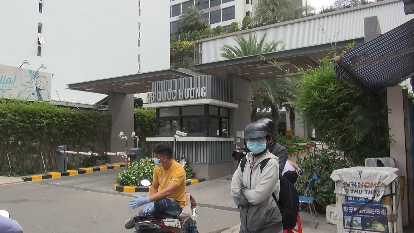 Phong tỏa hai chung cư cao cấp ở Sài Gòn vì Covid-19 ảnh 1