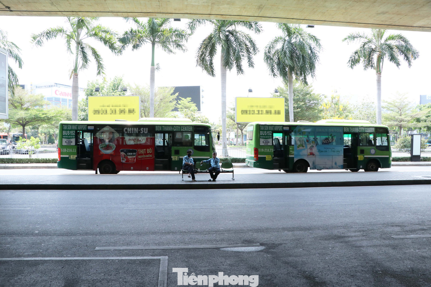 Sân bay Tân Sơn Nhất vắng hoe giữa mùa dịch Covid-19 ảnh 9