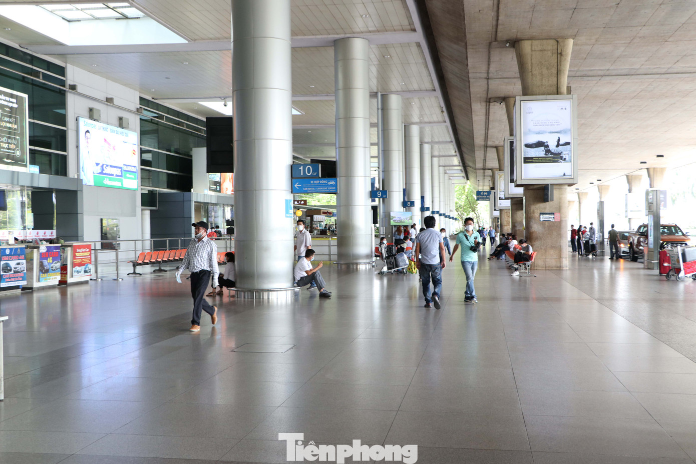 Sân bay Tân Sơn Nhất vắng hoe giữa mùa dịch Covid-19 ảnh 10
