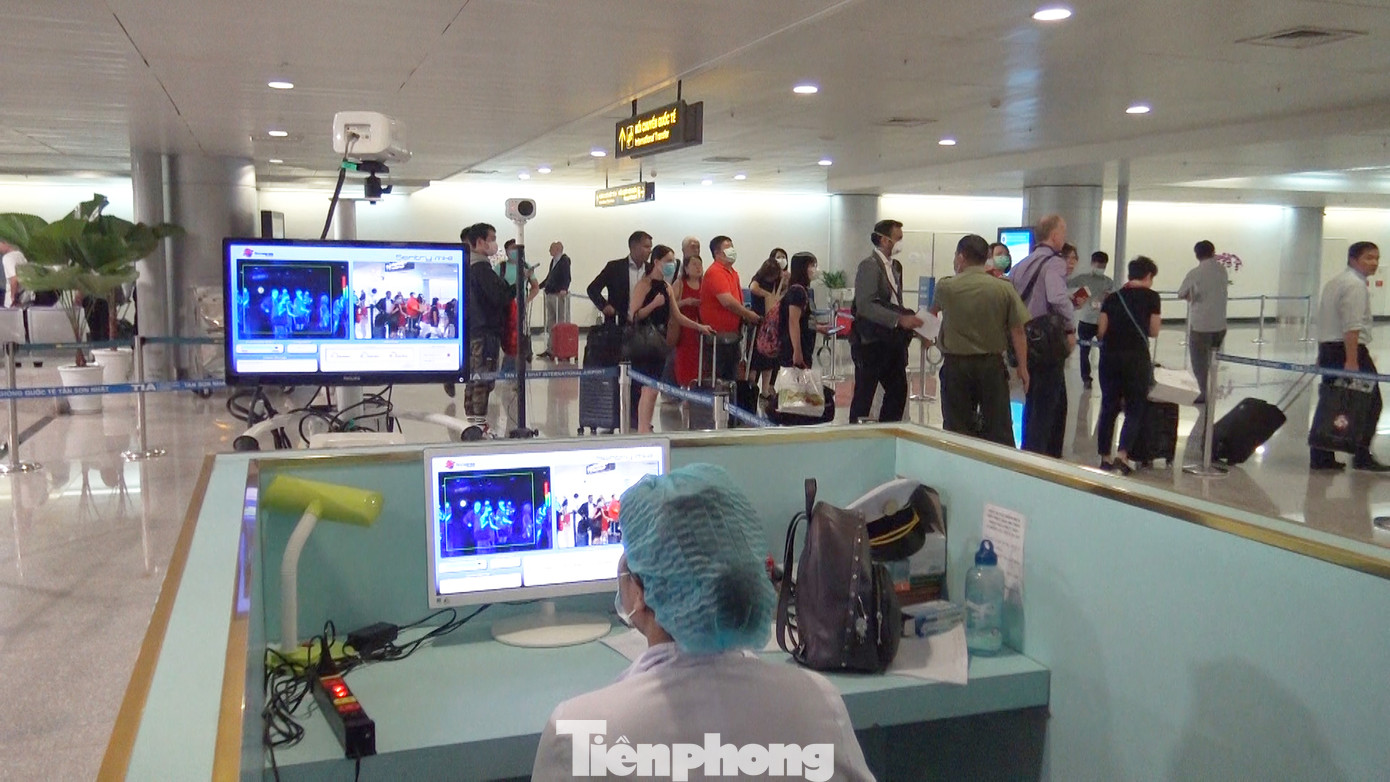 Khách nhập cảnh vào sân bay Tân Sơn Nhất khai báo điện tử như thế nào? ảnh 9