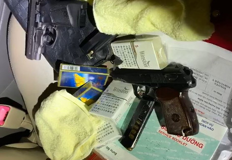 Phá sòng bạc ‘khủng’ ở Sài Gòn, thu nhiều súng đạn ảnh 2