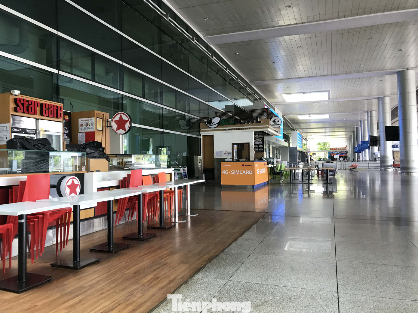 Cận cảnh sân bay Tân Sơn Nhất trước giờ ngừng nhập cảnh người từ nước ngoài về ảnh 10