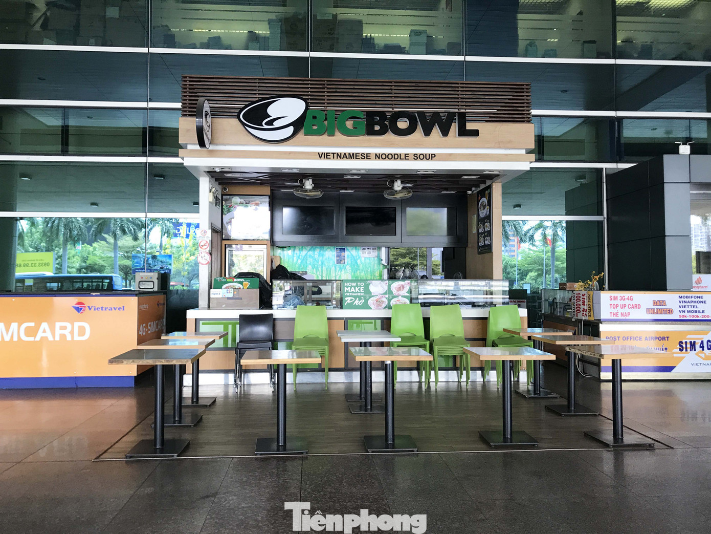 Cận cảnh sân bay Tân Sơn Nhất trước giờ ngừng nhập cảnh người từ nước ngoài về ảnh 9