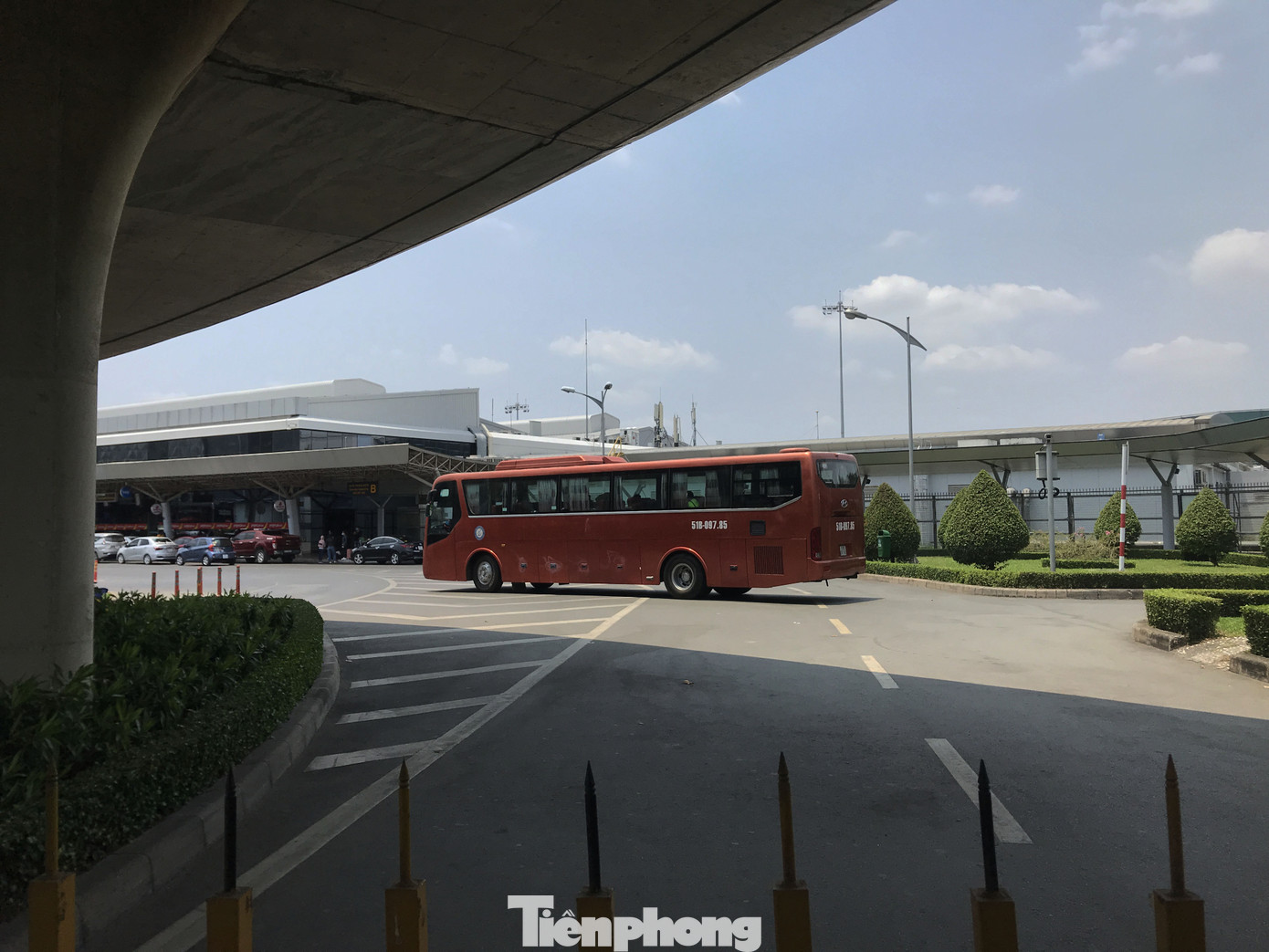 Cận cảnh sân bay Tân Sơn Nhất trước giờ ngừng nhập cảnh người từ nước ngoài về ảnh 4