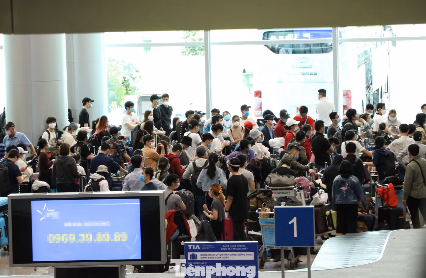Cận cảnh sân bay Tân Sơn Nhất trước giờ ngừng nhập cảnh người từ nước ngoài về ảnh 3