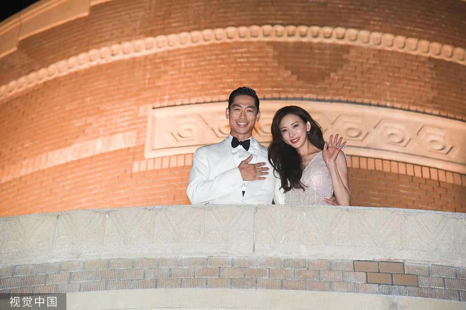 Lâm Chí Linh váy ngắn 'quẩy' thâu đêm sau đám cưới cổ tích ảnh 14