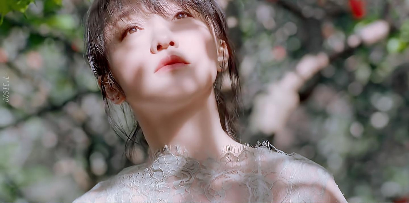 Châu Tấn U50 đẹp mong manh và trẻ trung 'hack tuổi' ảnh 15