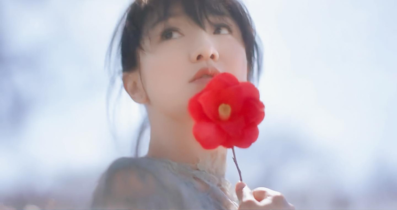 Châu Tấn U50 đẹp mong manh và trẻ trung 'hack tuổi' ảnh 16