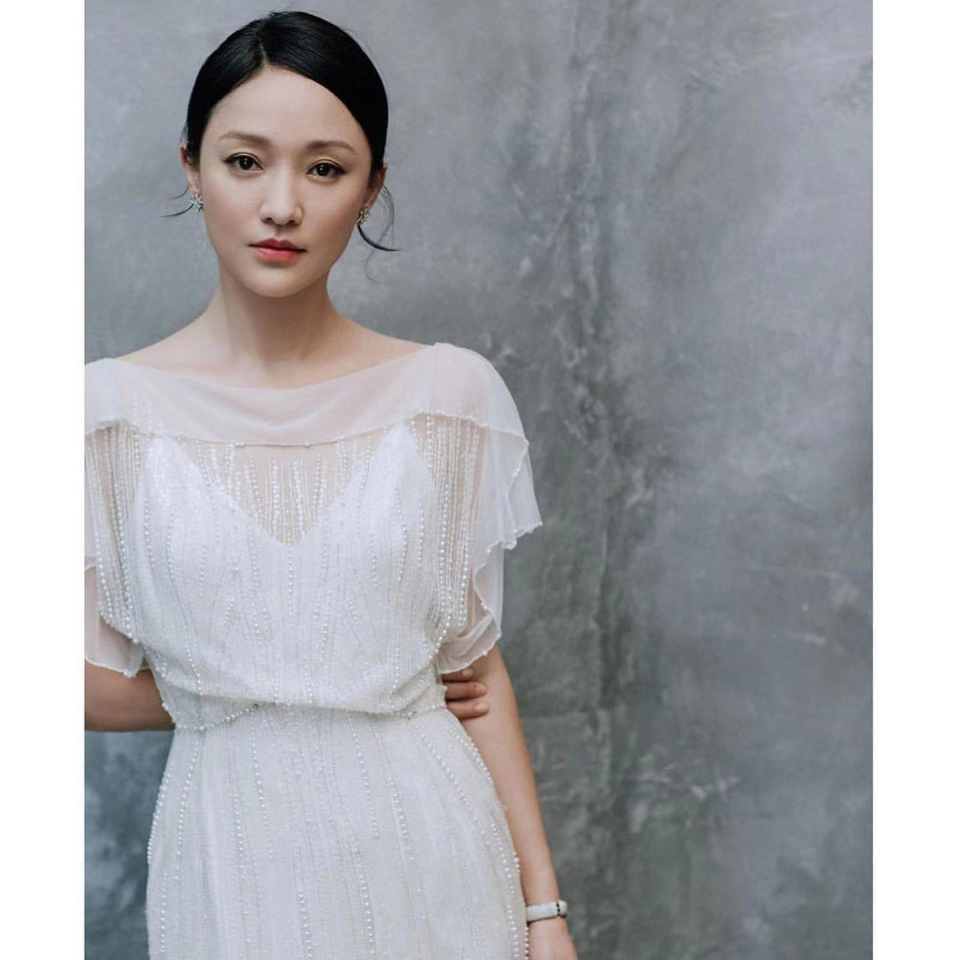 Châu Tấn U50 đẹp mong manh và trẻ trung 'hack tuổi' ảnh 21