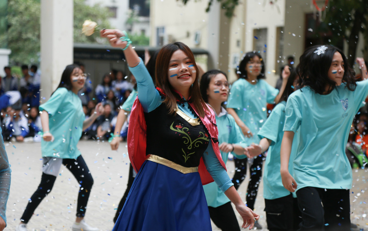 Ngày hội Flashmob náo nhiệt đa sắc màu của học sinh Chuyên Sư phạm ảnh 7