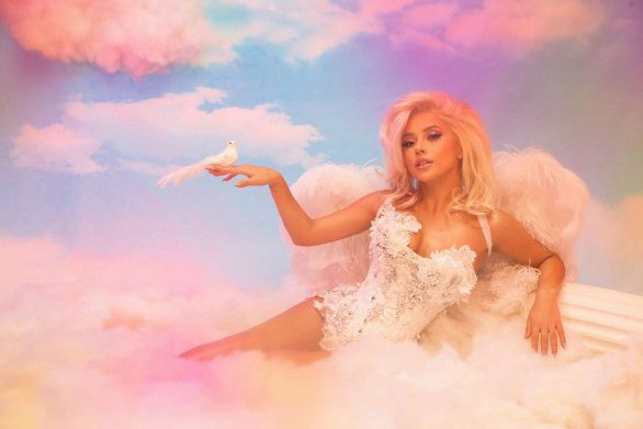 Đường cong nóng bỏng hút mắt của nữ ca sĩ Becky G ảnh 4