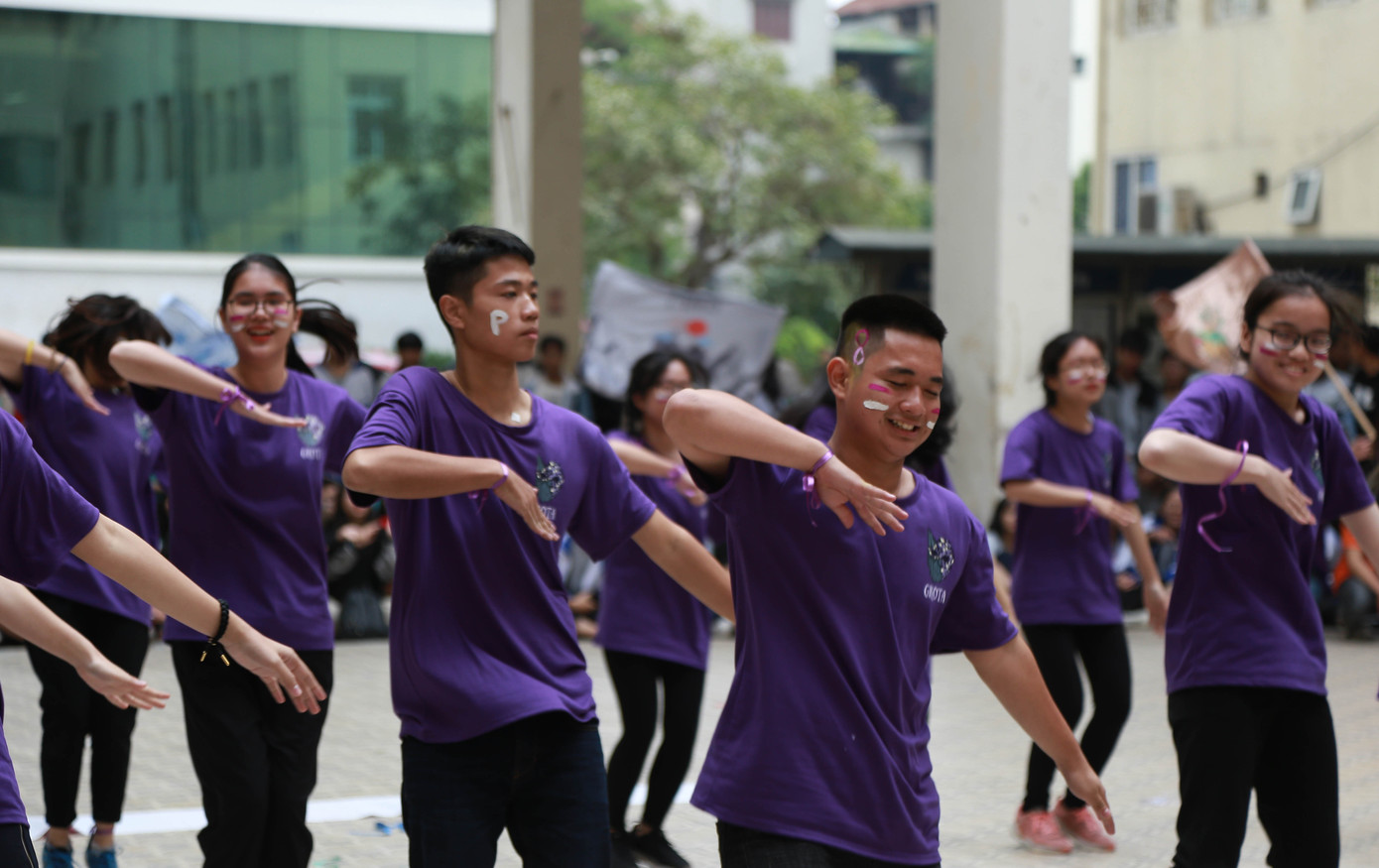 Ngày hội Flashmob náo nhiệt đa sắc màu của học sinh Chuyên Sư phạm ảnh 4