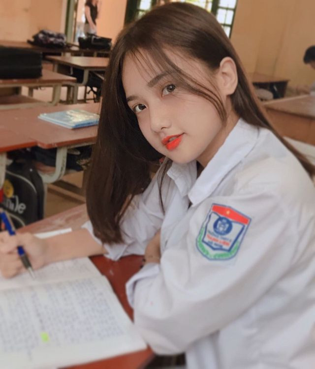 'Thiên thần đồng phục' Hà Nam xinh đẹp học giỏi, làm cán bộ lớp ảnh 3