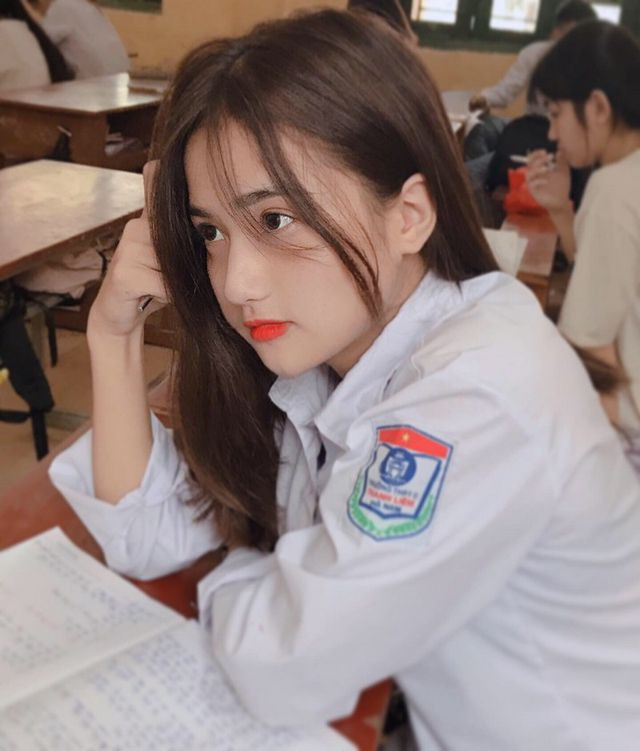 'Thiên thần đồng phục' Hà Nam xinh đẹp học giỏi, làm cán bộ lớp ảnh 1