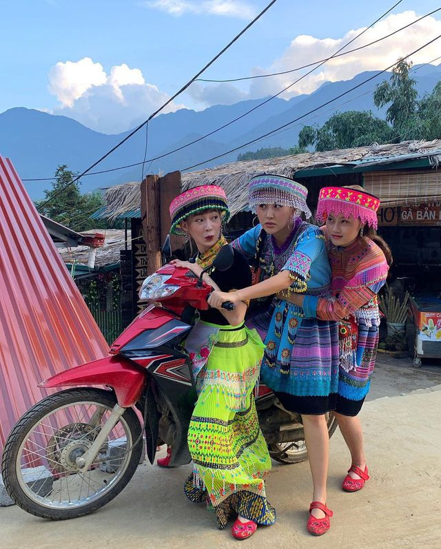 Chi Pu, Quỳnh Anh Shyn hoá trang nữ siêu nhân hoạt hình ảnh 7