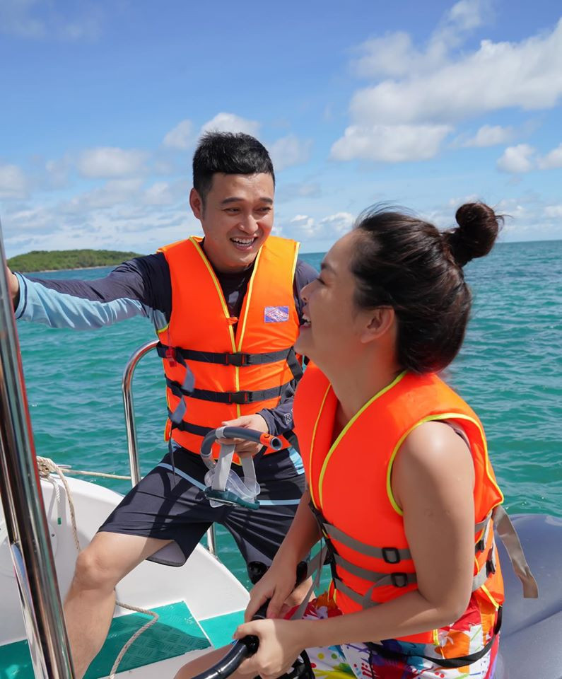 Quang Vinh, Phạm Quỳnh Anh bị chỉ trích thiếu hiểu biết khi ngồi lên rạn san hô ảnh 4