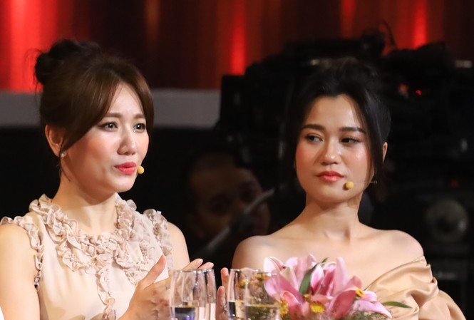 Showbiz 9/7: Danh hài Hoài Linh già và đen hơn sau 5 tháng ở ẩn ảnh 1