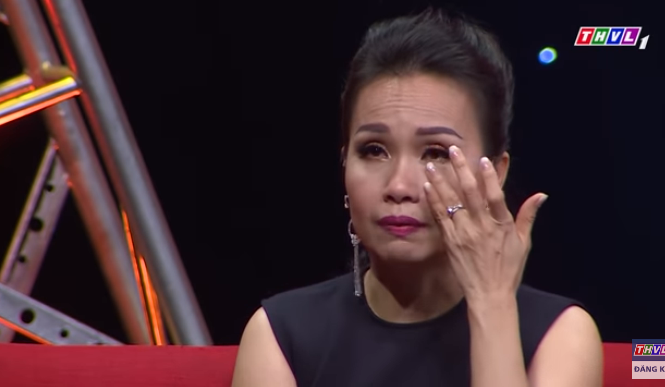 Đan Trường hôn Cẩm Ly trên sóng truyền hình ảnh 1