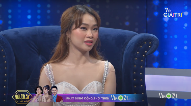 Showbiz 1/7: Vân Hugo vướng tin đồn mang thai vì vòng hai lớn bất thường ảnh 3