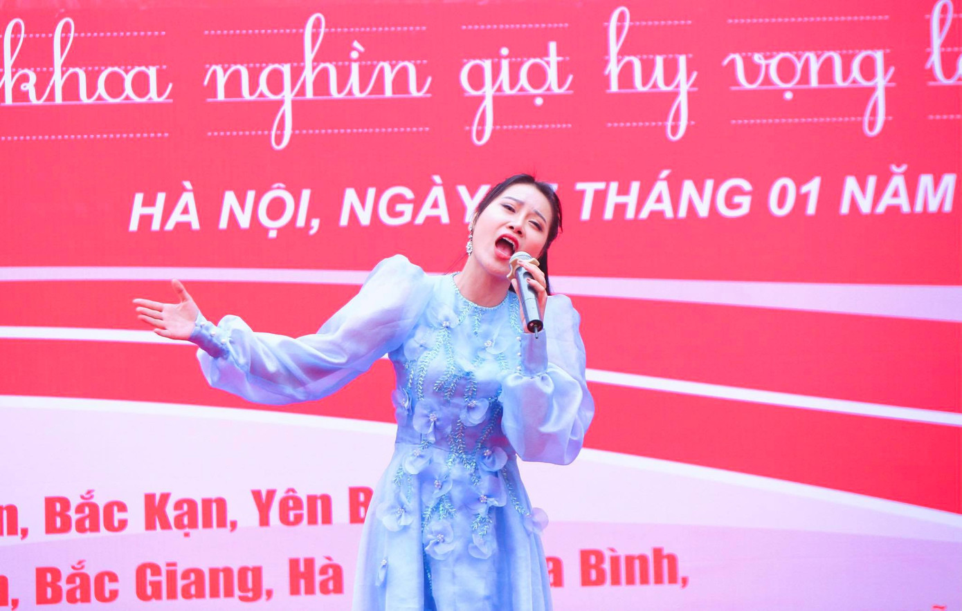 Nghệ sĩ Xuân Bắc cùng dàn sao ‘đốt cháy’ sân khấu Chủ nhật Đỏ ảnh 11