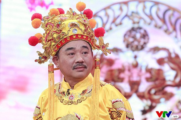 Showbiz 13/1: MC Thanh Bạch lên tiếng khi bị chê ăn mặc quái dị ảnh 2