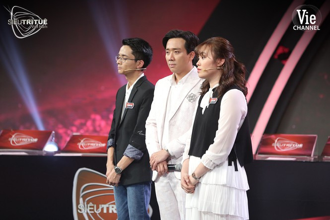 Showbiz 10/1: Ảnh đời thường mới xinh đẹp của Hoa hậu Đỗ Thị Hà ảnh 3