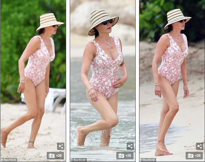 Showbiz 12/1: Ngọc Trinh hôn môi bé trai gây tranh cãi ảnh 6