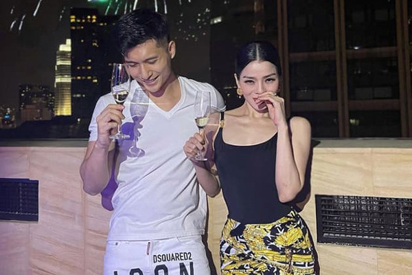 Showbiz 1/1: Diva Hồng Nhung đăng ảnh bạn trai ngoại quốc bên hai con ảnh 2