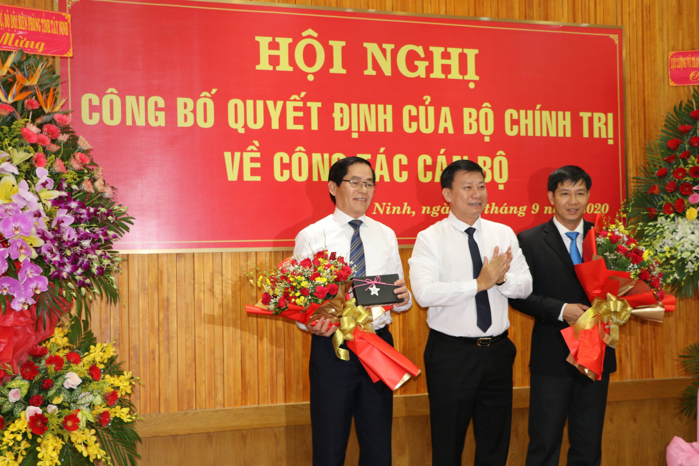 Bộ Chính trị trao quyết định chuẩn y nhân sự ở Tây Ninh ảnh 2