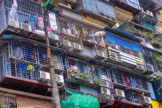 Nơm nớp lo sợ với 'chuồng cọp, lồng chim' giăng khắp Thủ đô ảnh 10