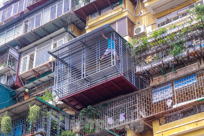 Nơm nớp lo sợ với 'chuồng cọp, lồng chim' giăng khắp Thủ đô ảnh 9