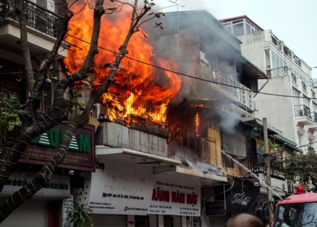 Nơm nớp lo sợ với 'chuồng cọp, lồng chim' giăng khắp Thủ đô ảnh 4