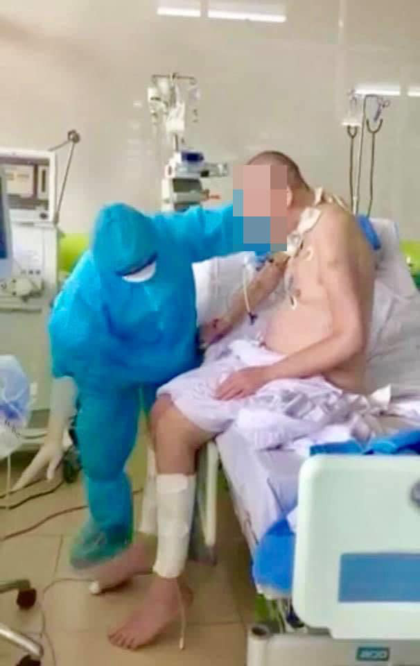 Bệnh nhân phi công người Anh đã thực hiện được động tác tinh tế ảnh 1