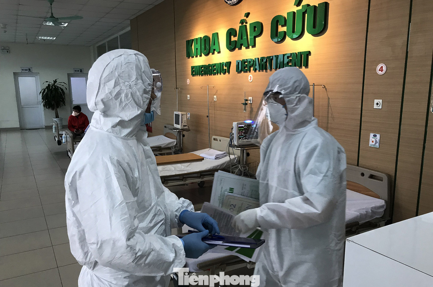 Vào ‘đại bản doanh’ xem bác sĩ và bệnh nhân hợp sức chống virus corona ảnh 8