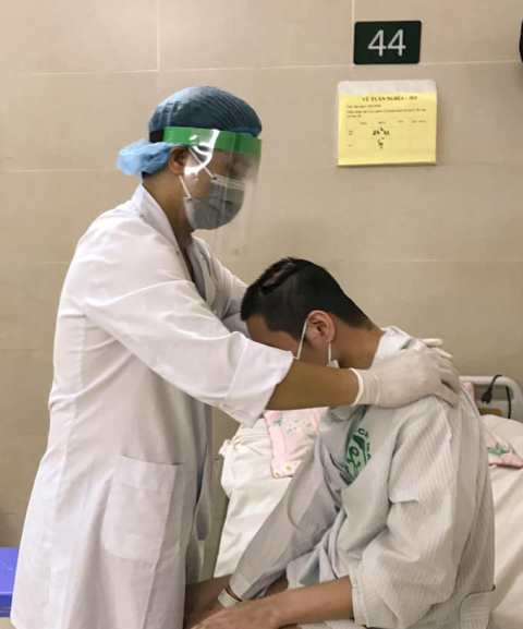 Những hình ảnh ấm tình người bên trong Bệnh viện Bạch Mai những ngày phong tỏa ảnh 11