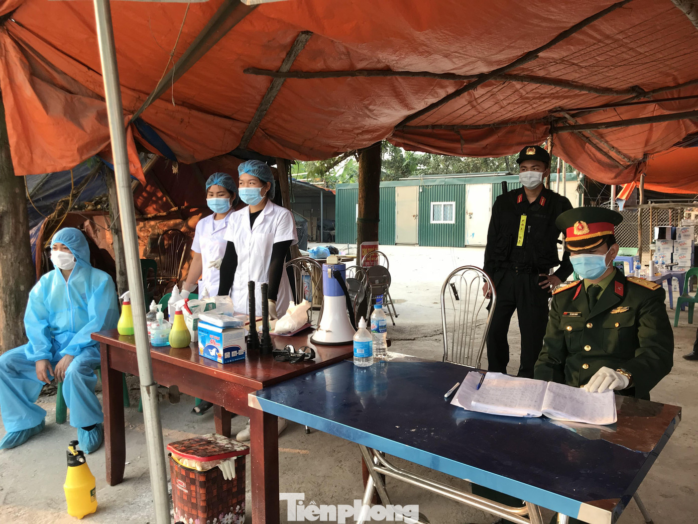 Cuộc sống thường nhật của người dân vùng dịch Sơn Lôi những ngày cách ly ảnh 2