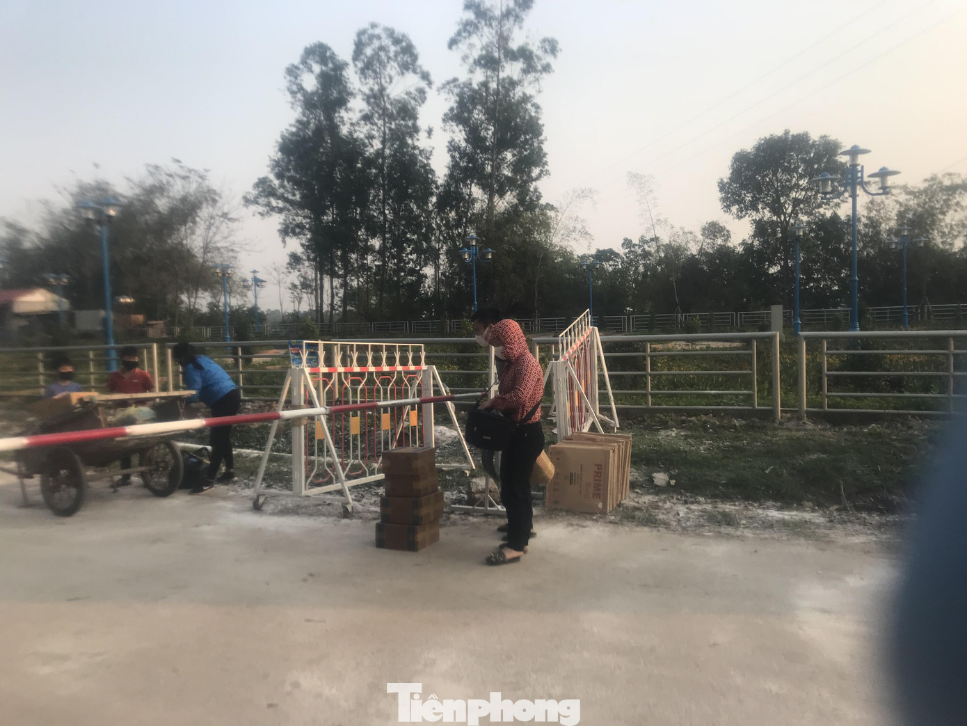 Cuộc sống thường nhật của người dân vùng dịch Sơn Lôi những ngày cách ly ảnh 3