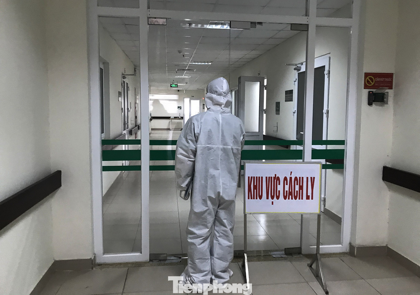 Vào ‘đại bản doanh’ xem bác sĩ và bệnh nhân hợp sức chống virus corona ảnh 7