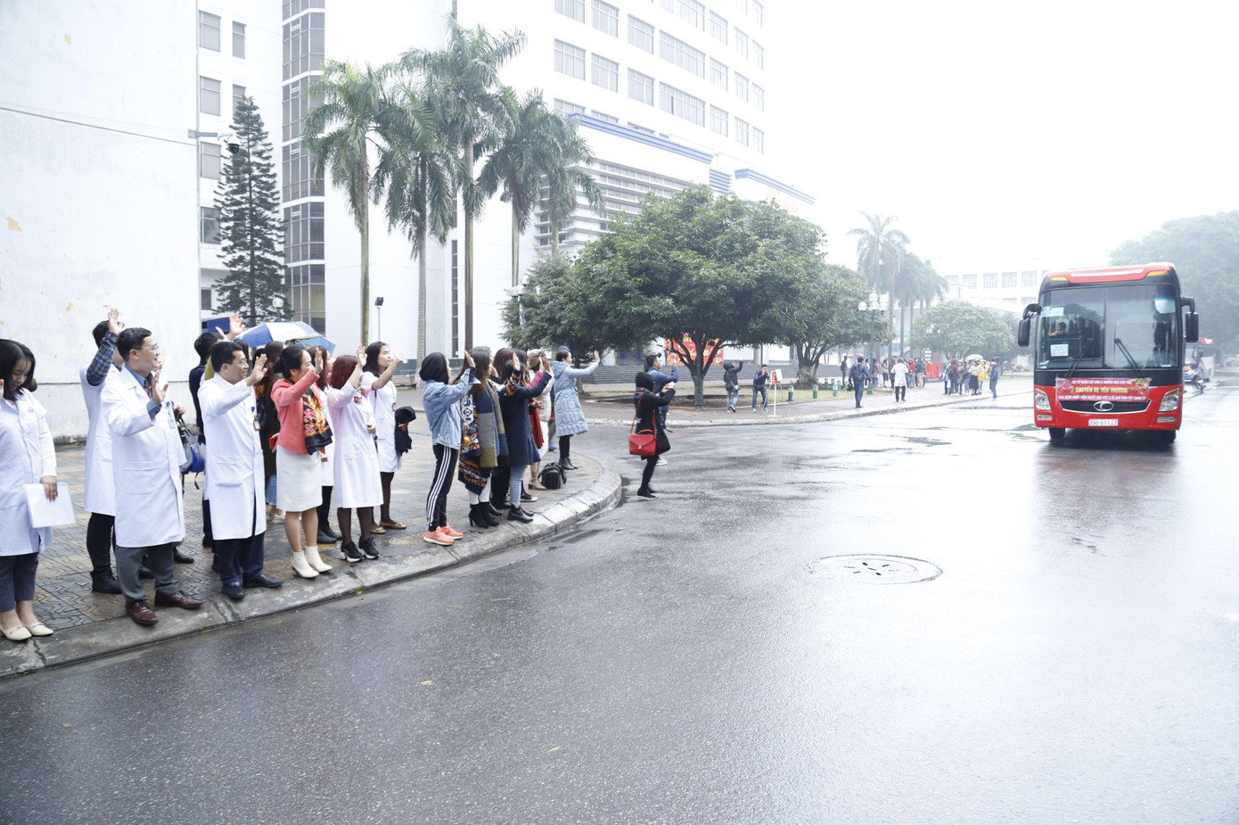 Những chuyến xe yêu thương ảnh 3