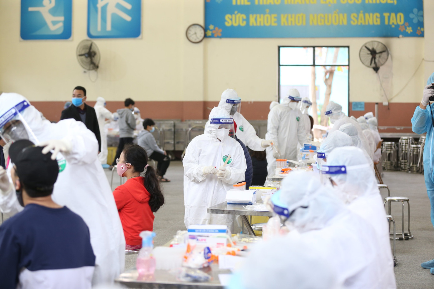 Người đàn ông Hải Dương mắc COVID-19 rất nguy kịch hiện ra sao? ảnh 1