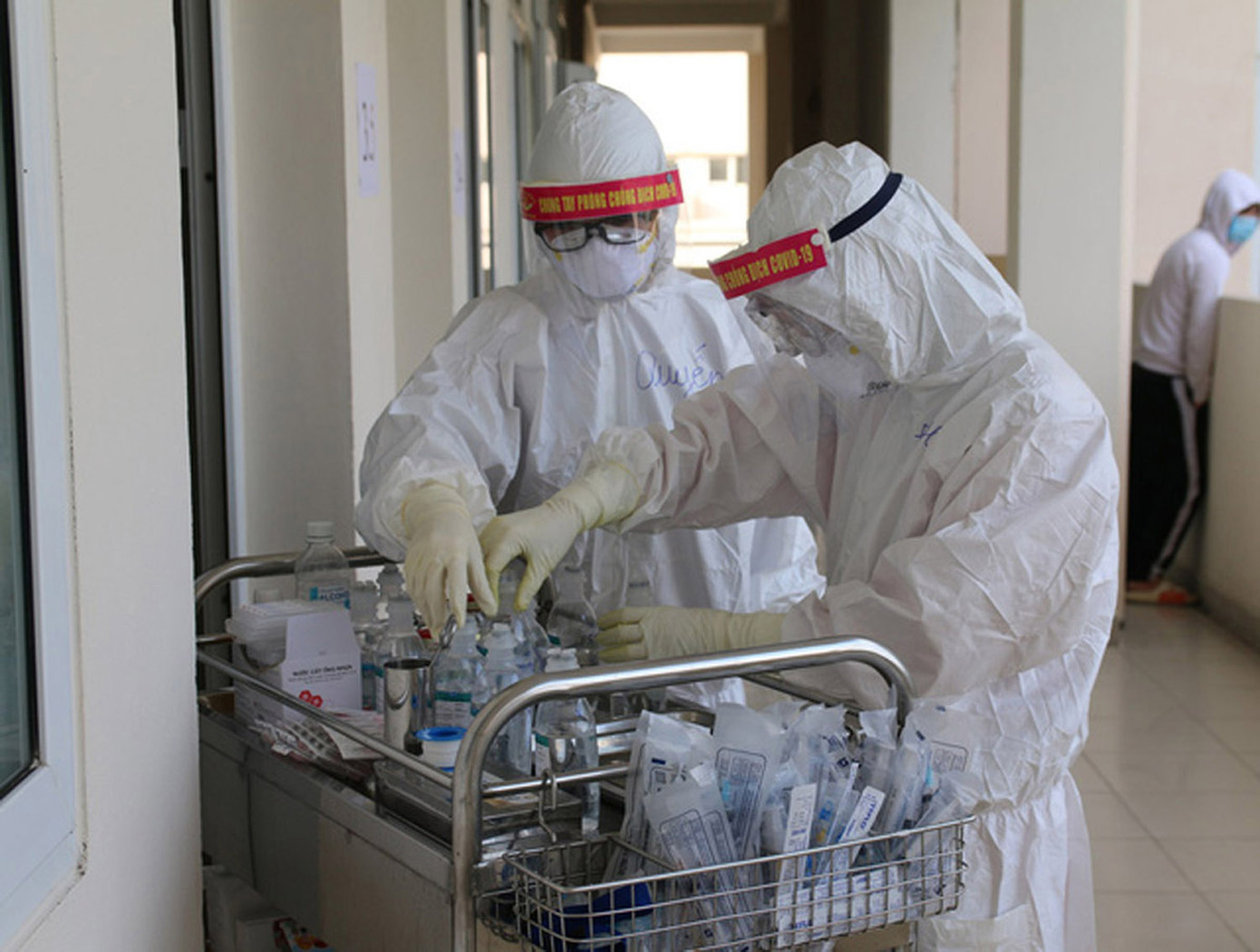 Vì sao cụ bà 87 tuổi bị liệt nằm một chỗ ở Hải Dương mắc COVID-19? ảnh 1