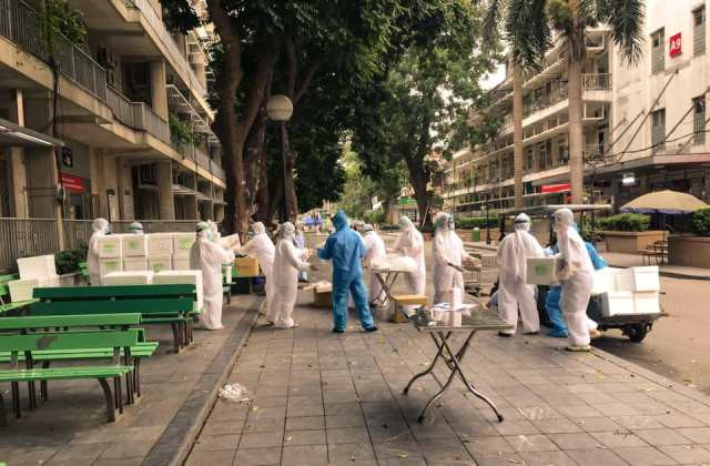 Những hình ảnh ấm tình người bên trong Bệnh viện Bạch Mai những ngày phong tỏa ảnh 4